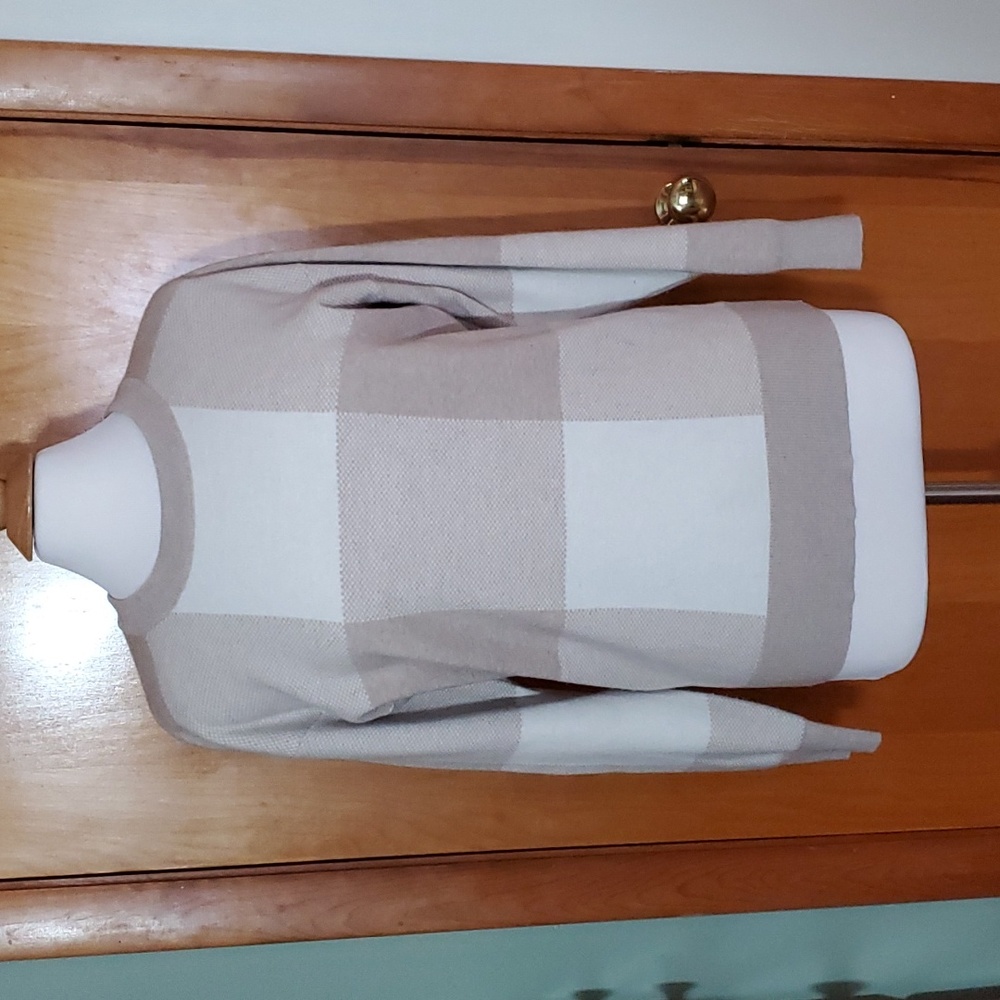 FINAL SALE: Like New Tahari Plaid Colorblock Crew Sweater - Beige/Cream, Size M